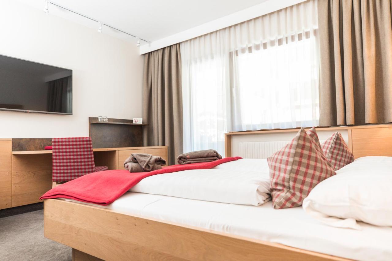 Standard Double or Twin Room with Street View