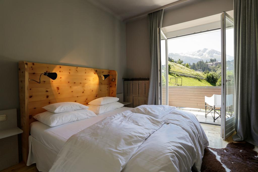 Medium Double Room Panoramic View,697813800:JPEG