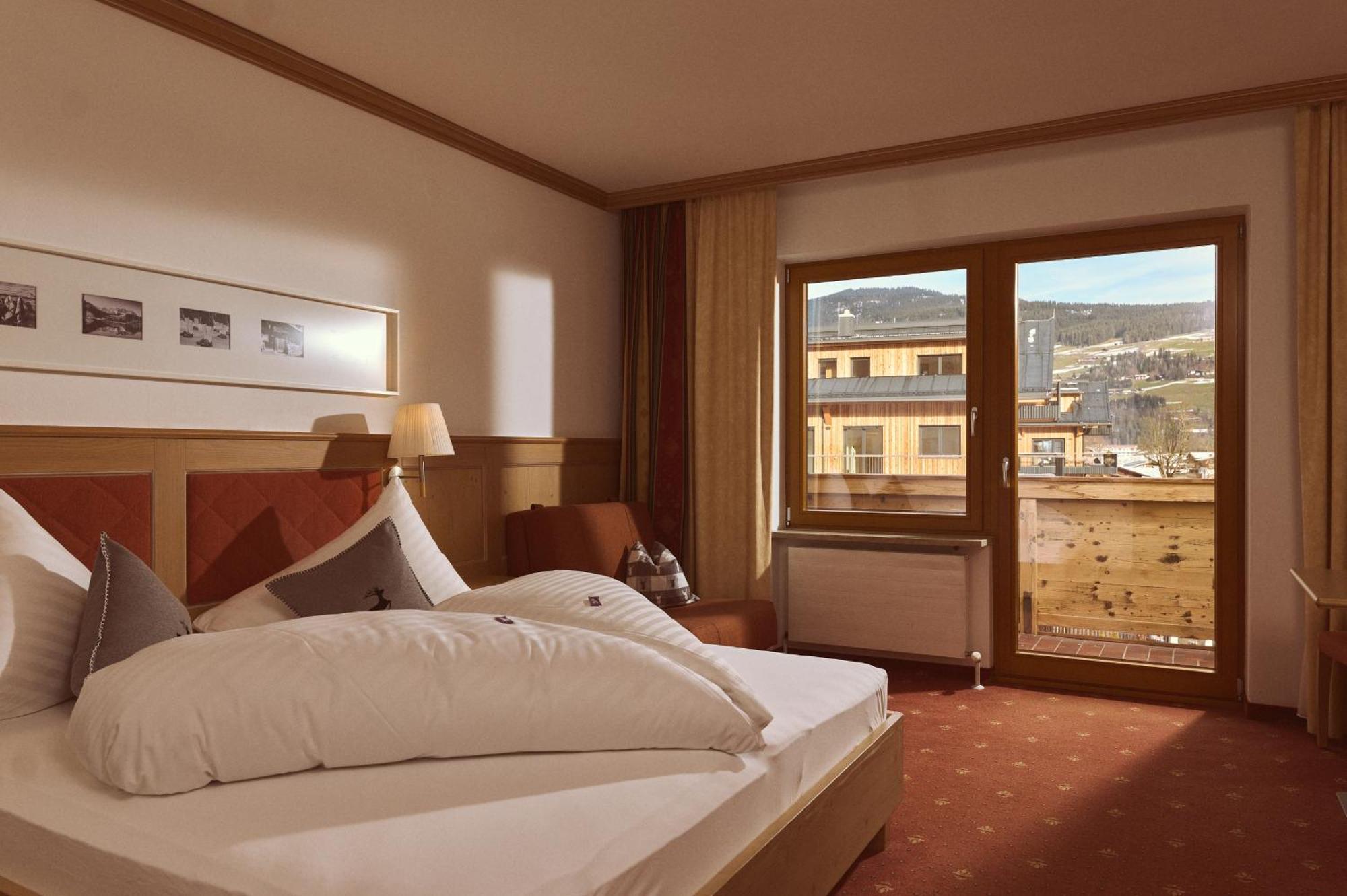 Double Room with Shower and Bathtub