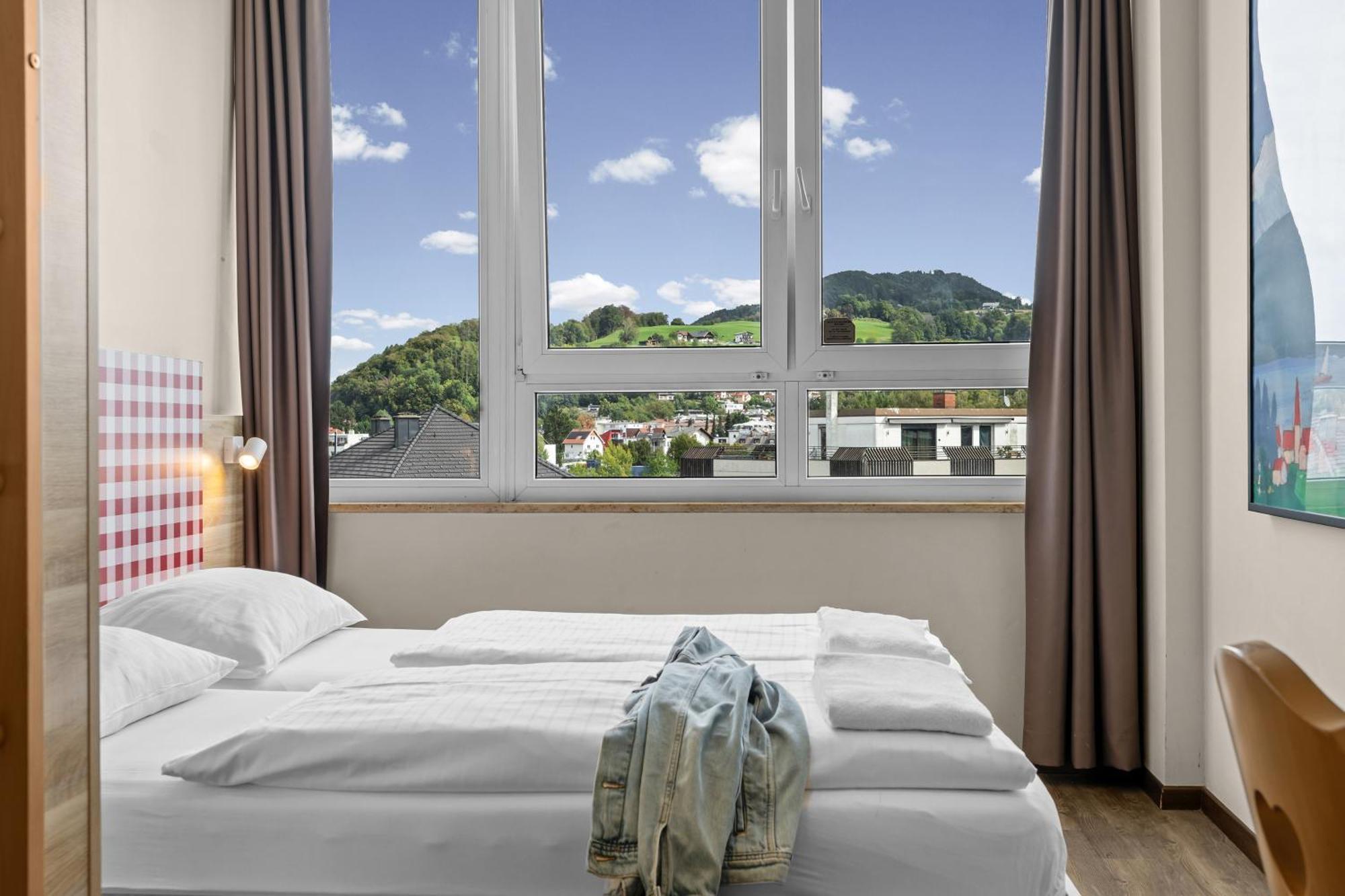 Double Room for Single Use