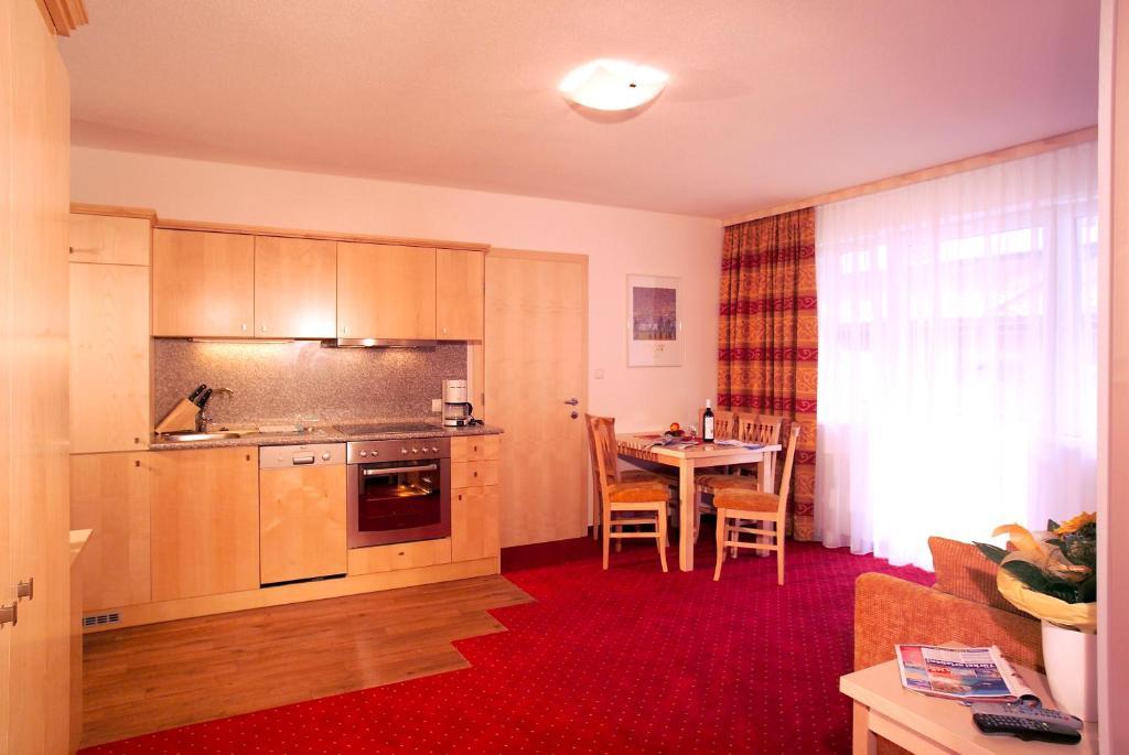 Large Two-Bedroom Apartment Balcony,25980902:JPEG