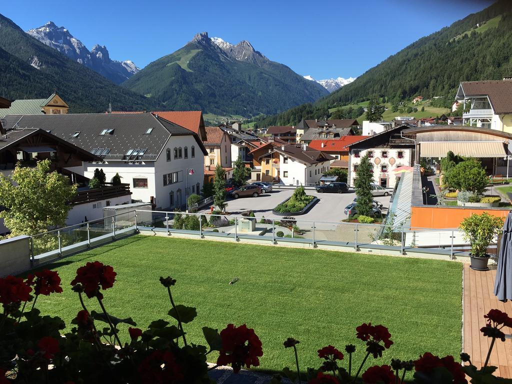 Apartment with Mountain View