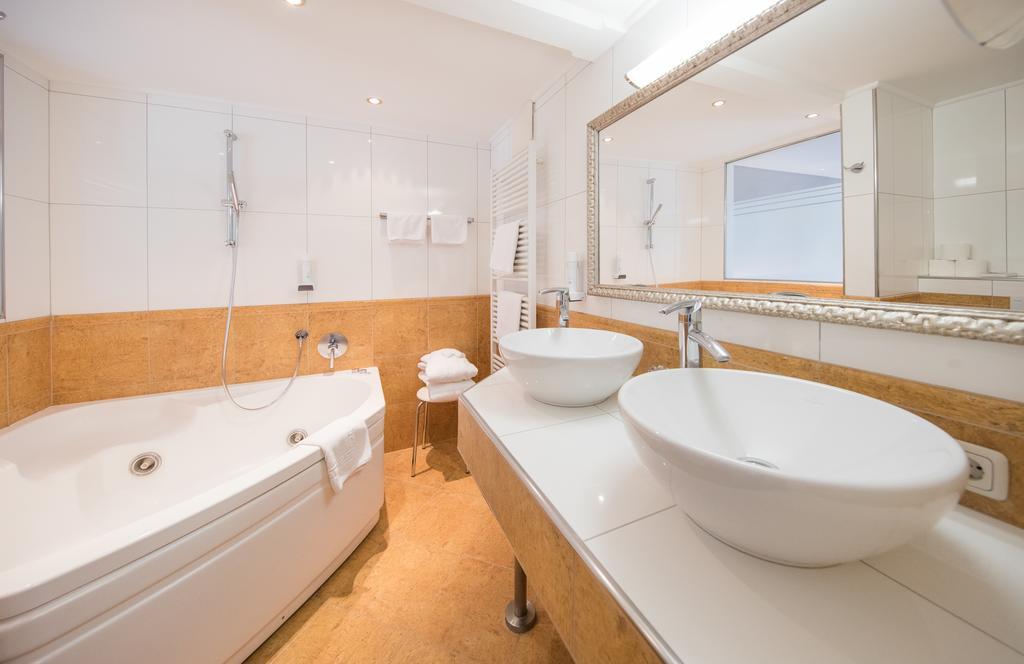 Deluxe Double Room with Spa Bath