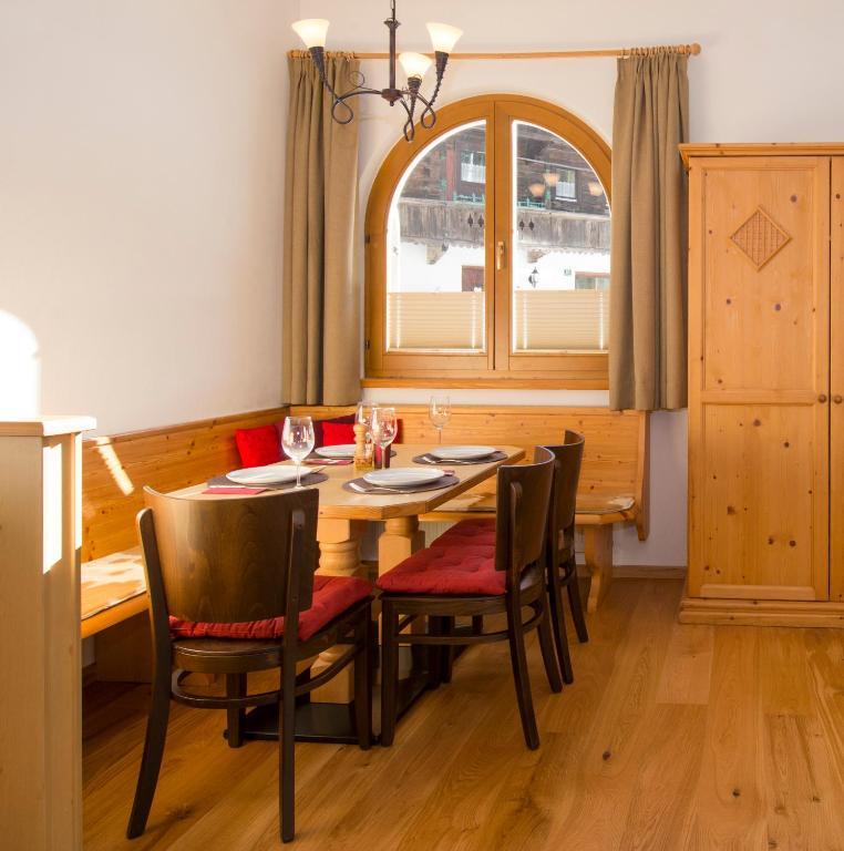 Two-Bedroom Apartment with Mountain View