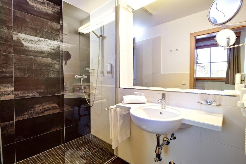 Superior Double Room with Balcony and Air Conditioning