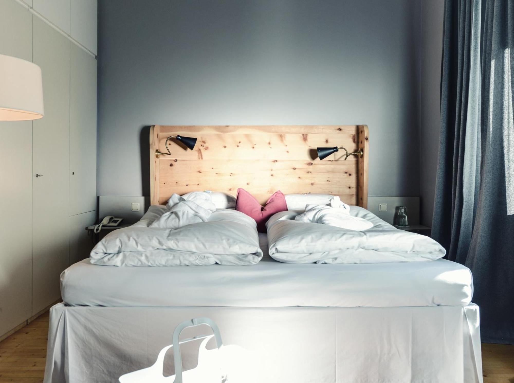 Budget Double Room,697813800:JPEG