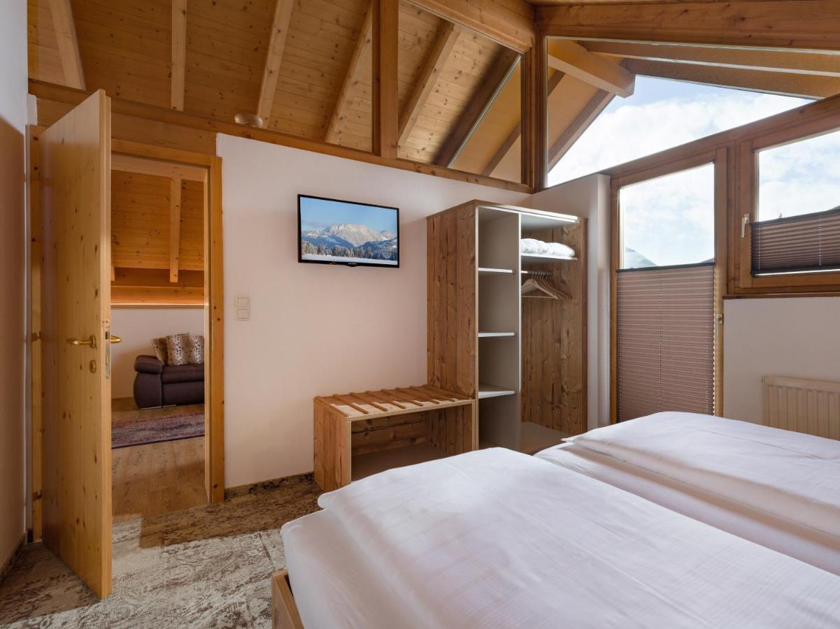 Apartment with Mountain View