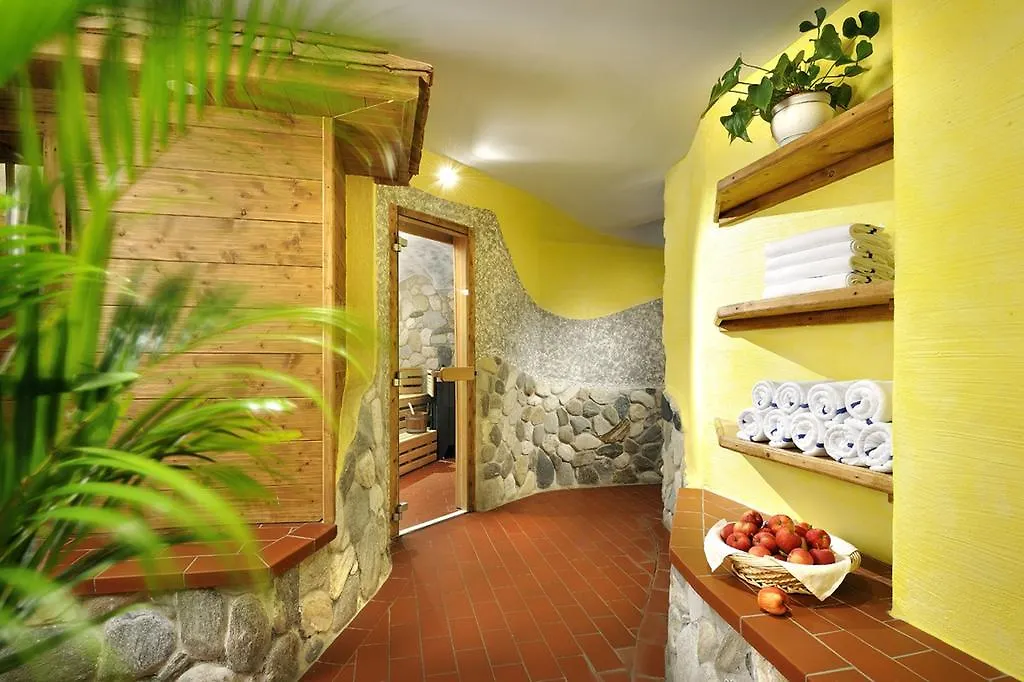 Hotel Ferienwelt Kristall-1