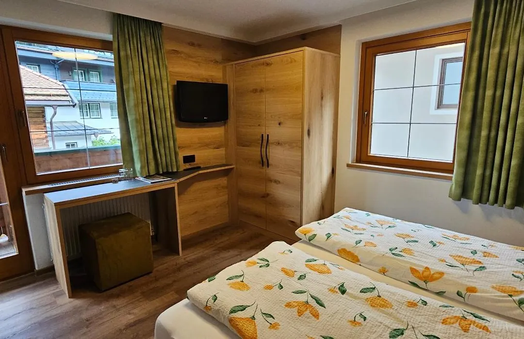 Hotel-Garni Pramstraller-1
