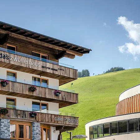 Hotel Das Zwoelferhaus-3