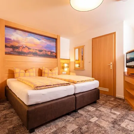 Hotel-Garni Pramstraller-2