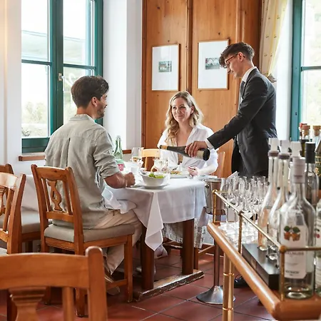 Steigenberger Hotel & Spa Krems-3