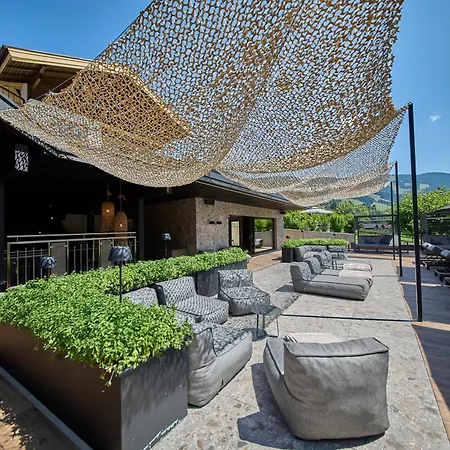 The Poolhouse Boutique Lodge-2