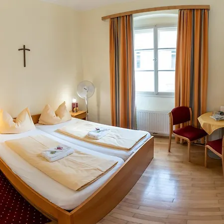 Gaestehaus Im Priesterseminar Salzburg-3
