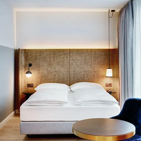 Stage 12 Hotel By Penz-3