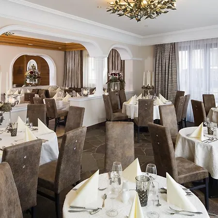 Hotel Jenbacherhof B&B-3
