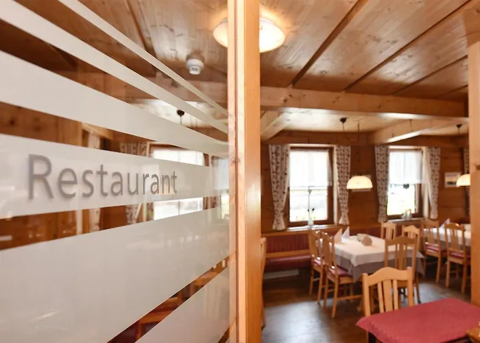 Gasthaus & Pension Alphorn Lech am Arlberg, Austria